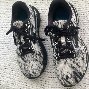 Women’s running shoes - Brooks